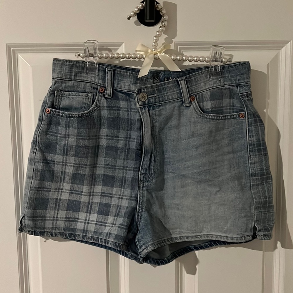 American Eagle Highest Rise Mom Short